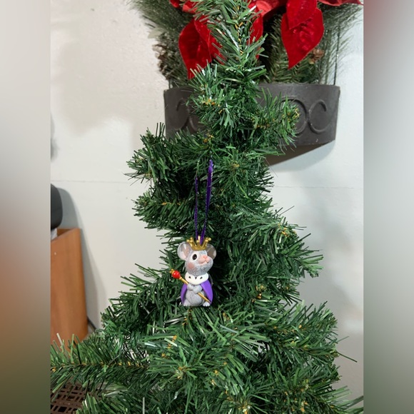 4 for $20 Royal Treatment Hallmark Associate Gift King Mouse Keepsake Ornament - Picture 4 of 13